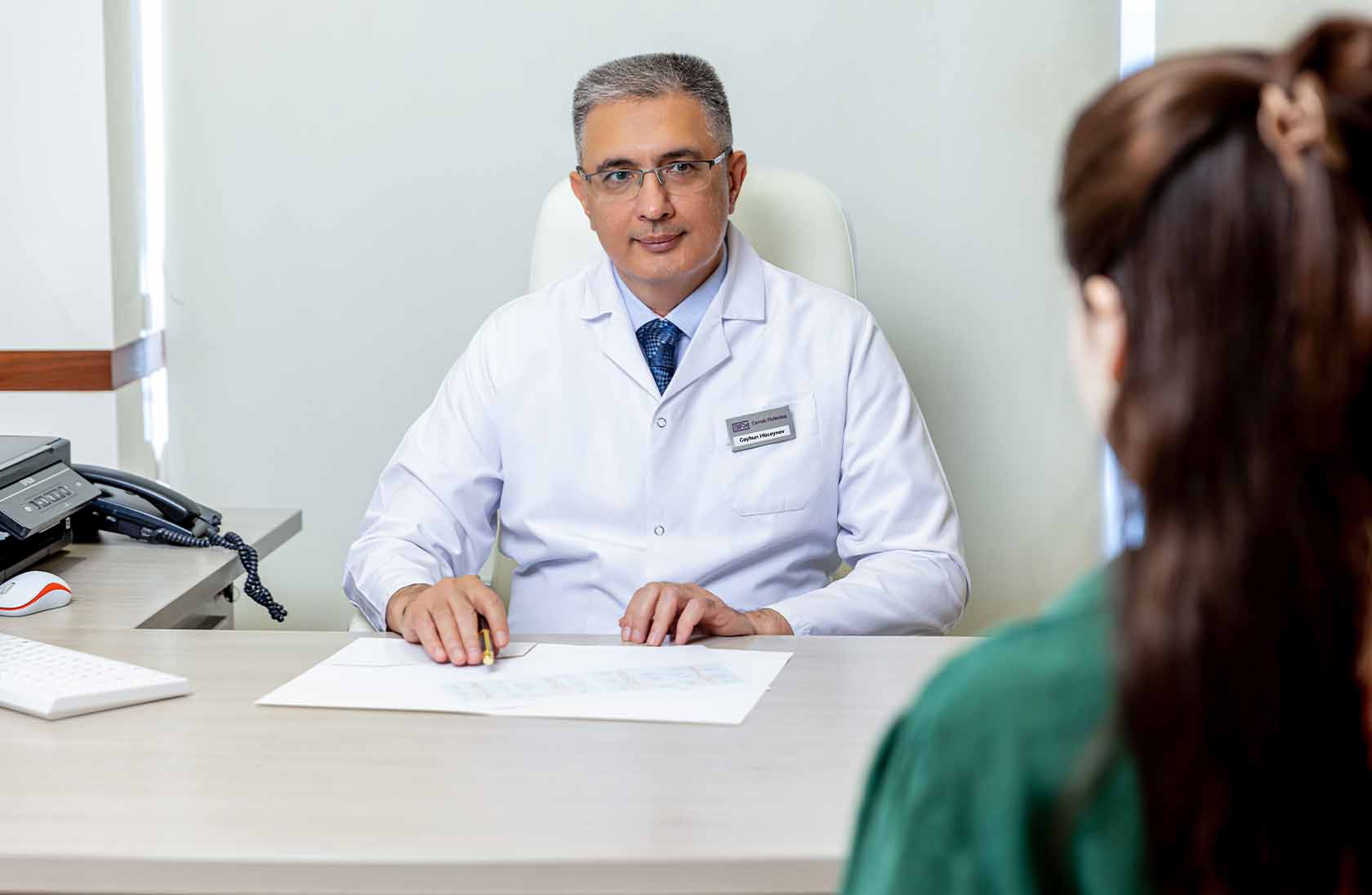 Dr. Ceyhun Hüseynov – 30 Illik Təcrübəyə Malik Damar Cərrahından Sağlamlığa Doğru Addım